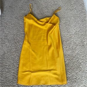 Cute silk dress worn once🌻 I love it for going out in the daytime and nighttime